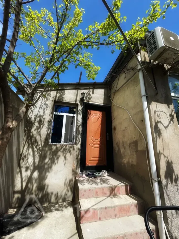 Satılır 6 otaqlı həyət evi 240 m²