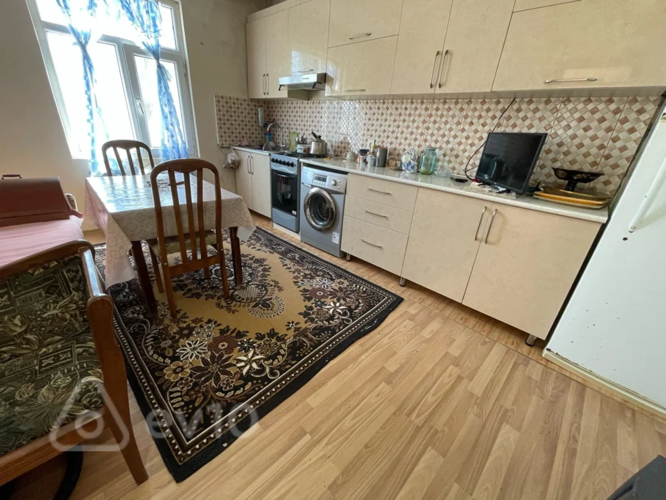 Satılır 6 otaqlı həyət evi 240 m²