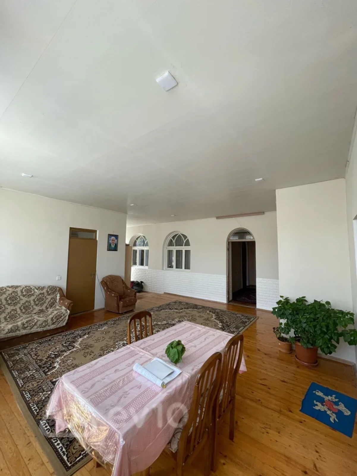 Satılır 6 otaqlı həyət evi 240 m²