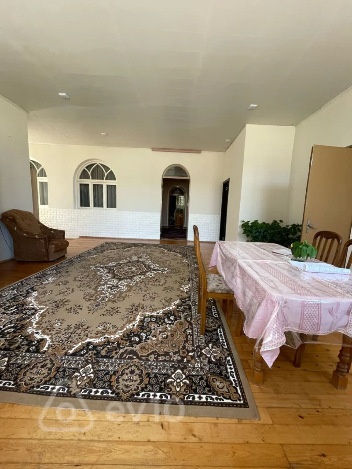 Satılır 6 otaqlı həyət evi 240 m²