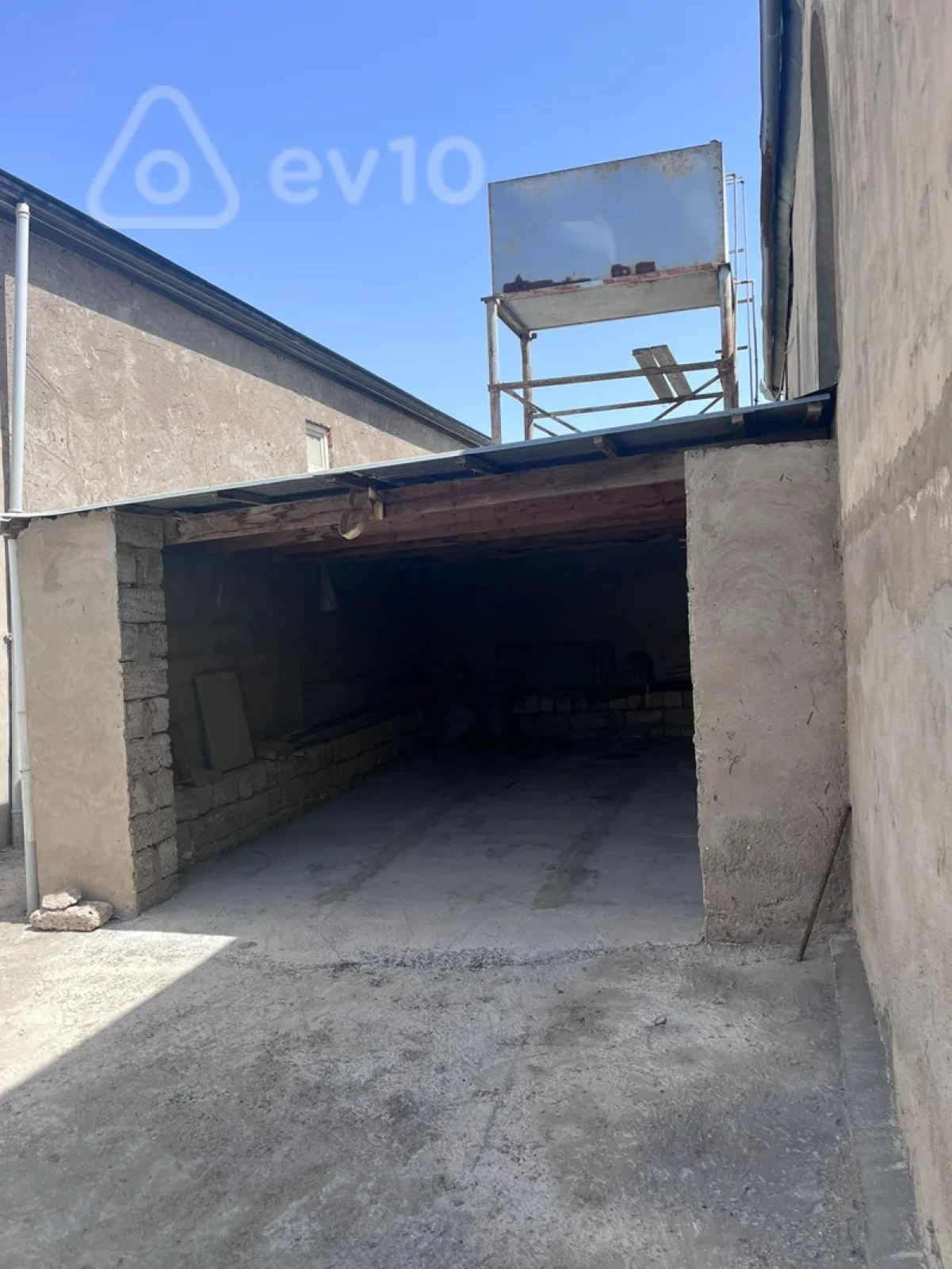 Satılır 6 otaqlı həyət evi 240 m²