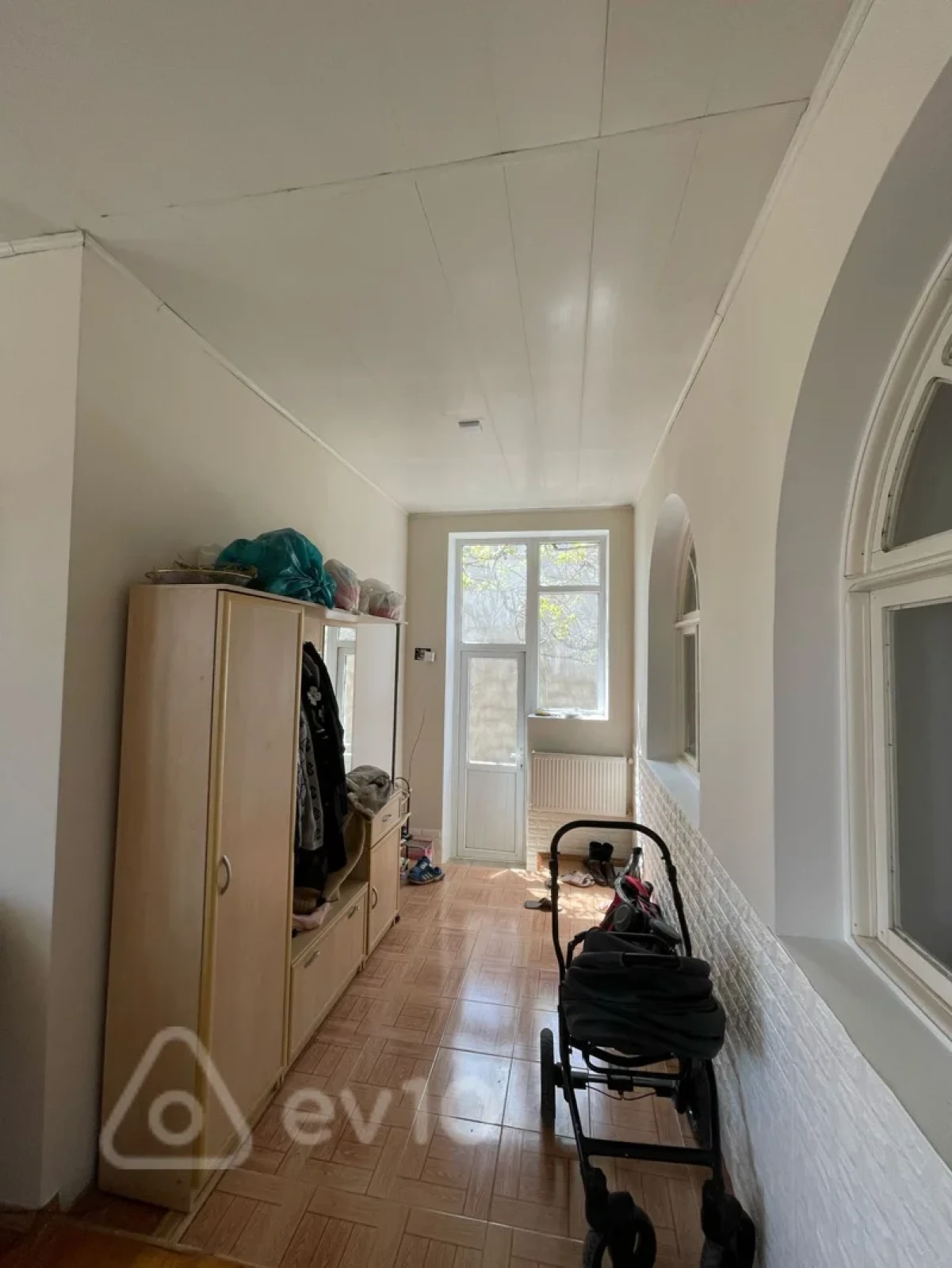 Satılır 6 otaqlı həyət evi 240 m²