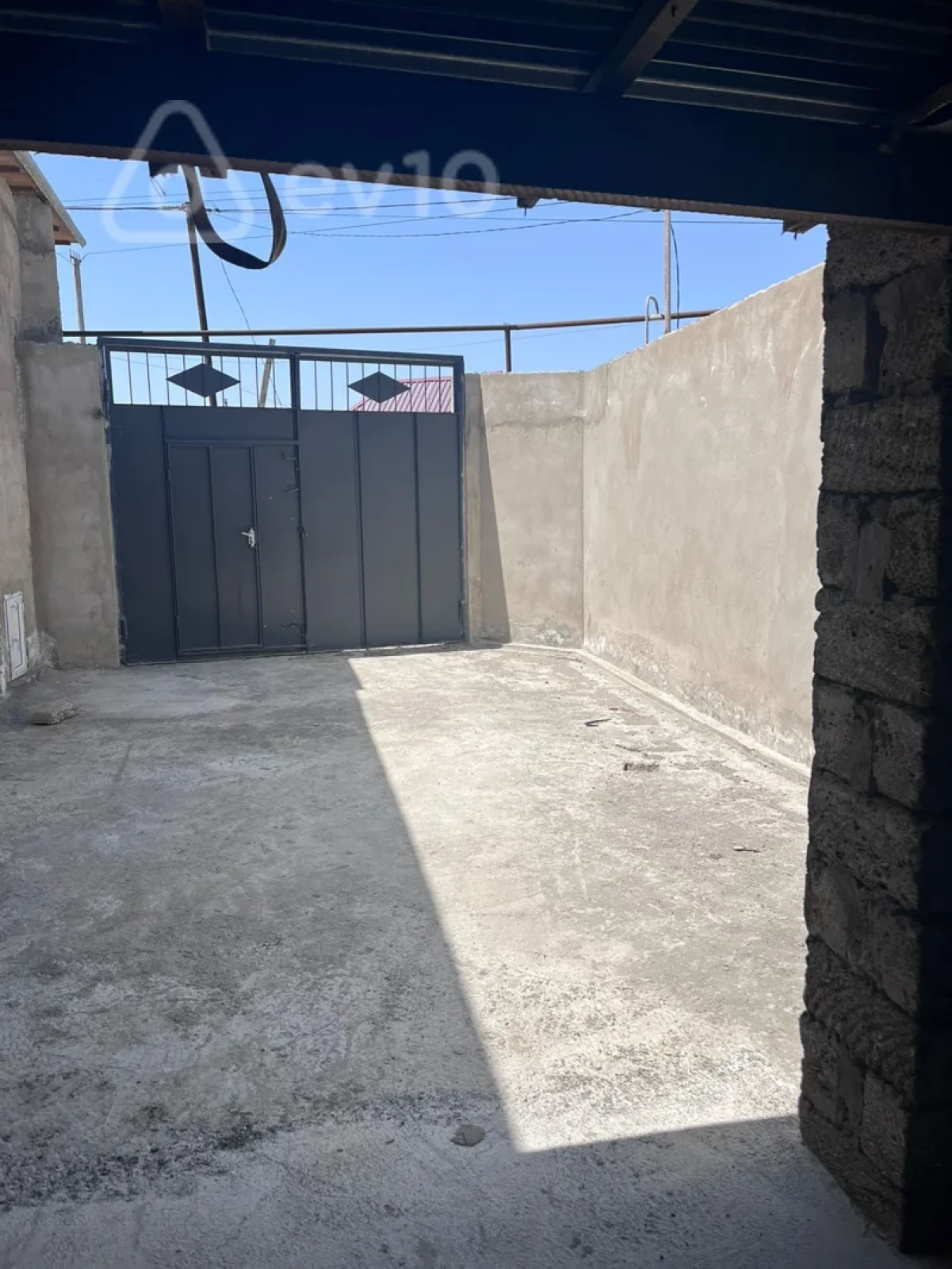 Satılır 6 otaqlı həyət evi 240 m²