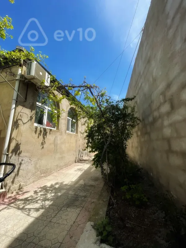 Satılır 6 otaqlı həyət evi 240 m²