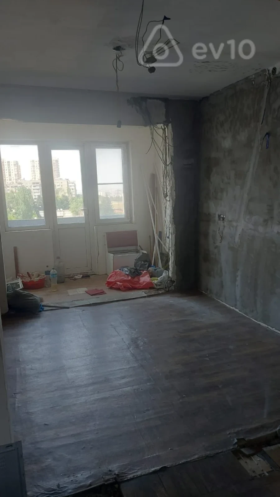 Satılır 5 otaqlı köhnə tikili 120 m²