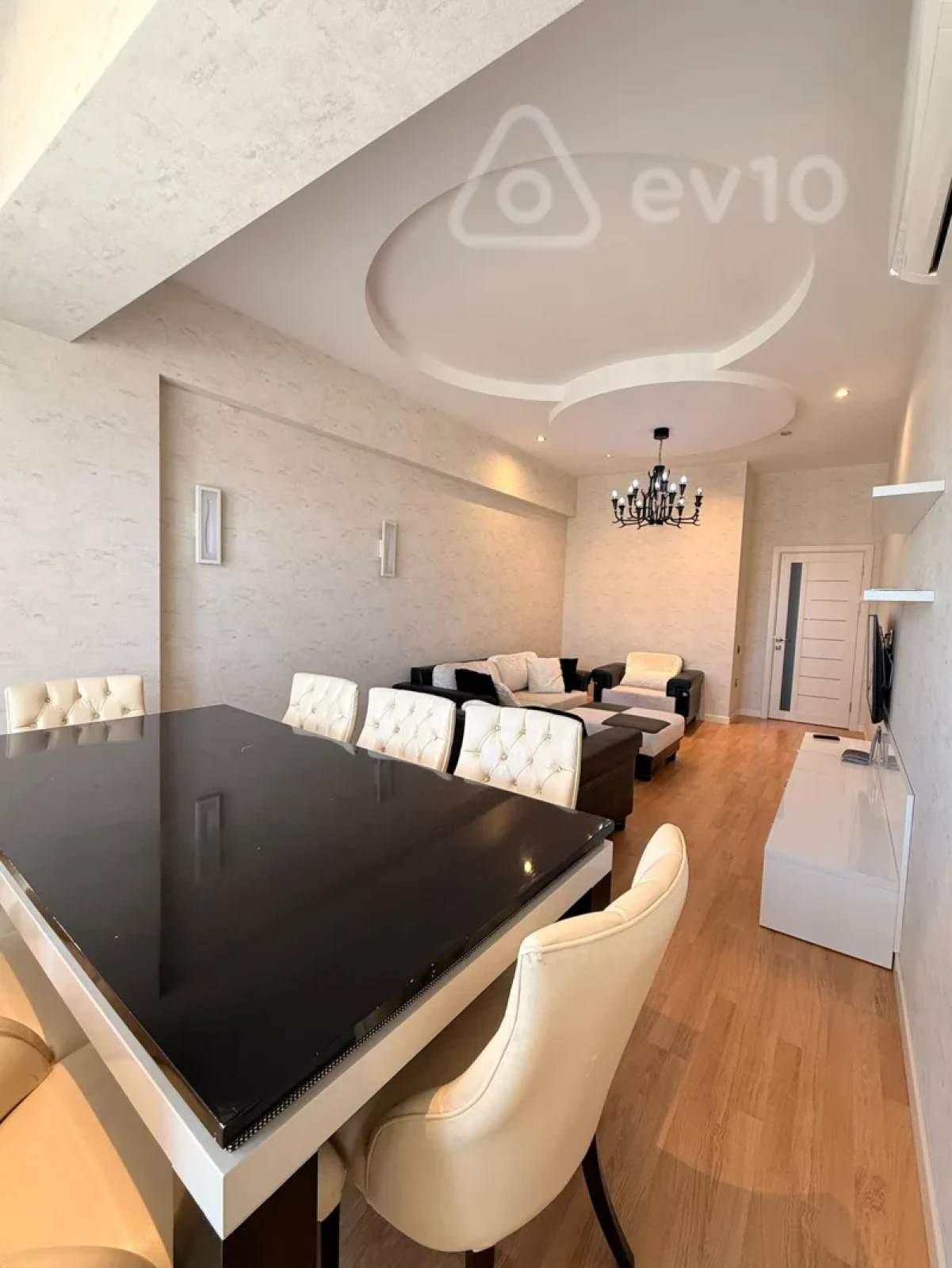 Kirayə verilir 3 otaqlı yeni tikili 155 m²