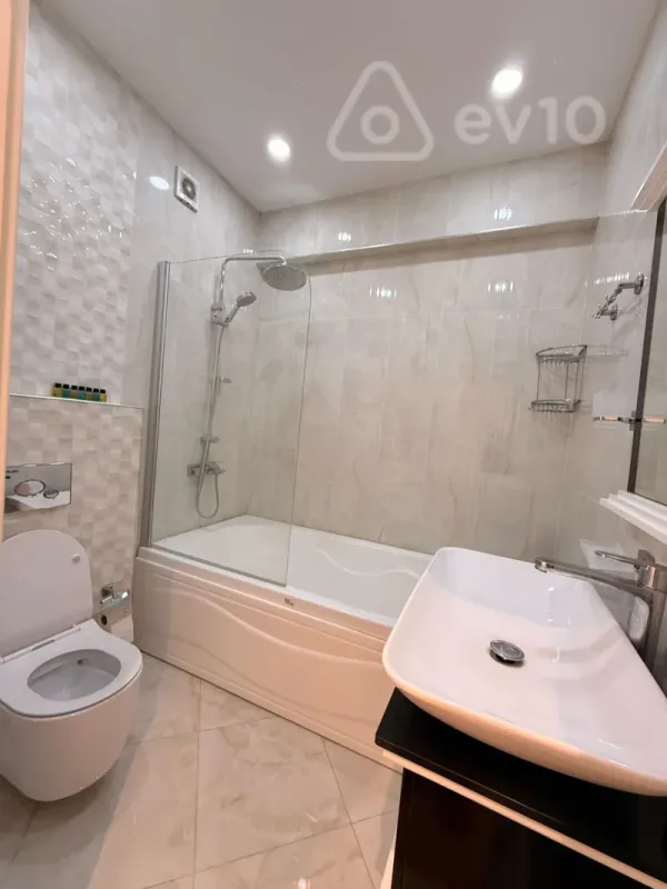 Kirayə verilir 3 otaqlı yeni tikili 155 m²