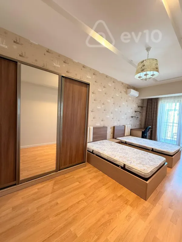 Kirayə verilir 3 otaqlı yeni tikili 155 m²