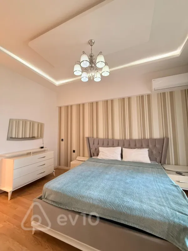 Kirayə verilir 3 otaqlı yeni tikili 155 m²