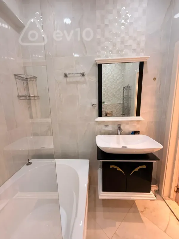 Kirayə verilir 3 otaqlı yeni tikili 155 m²