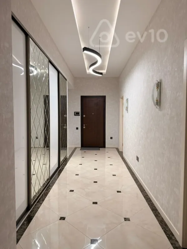 Kirayə verilir 3 otaqlı yeni tikili 155 m²