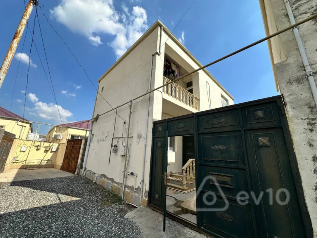 Satılır 4 otaqlı həyət evi 100 m²