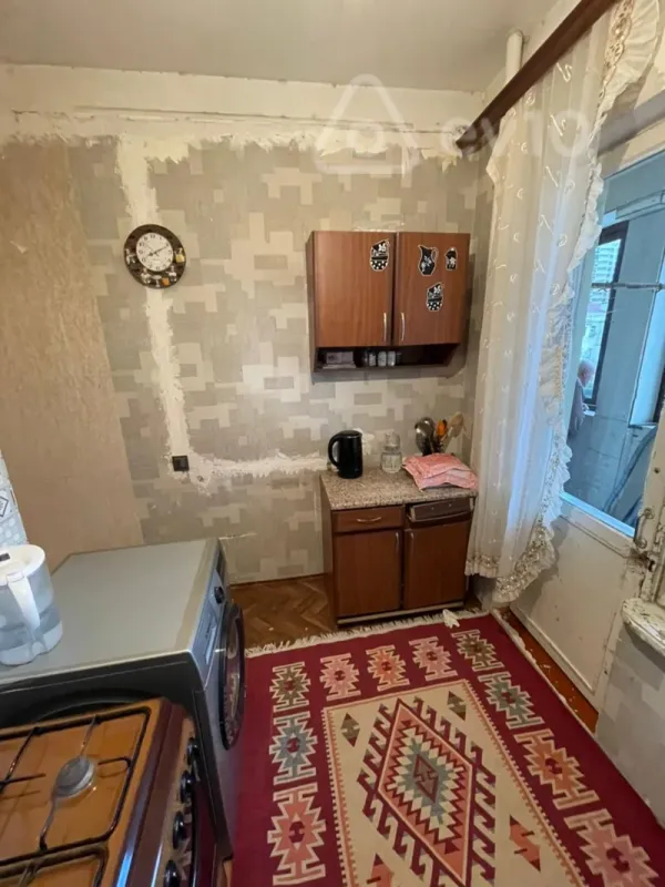 Satılır 1 otaqlı köhnə tikili 45 m²