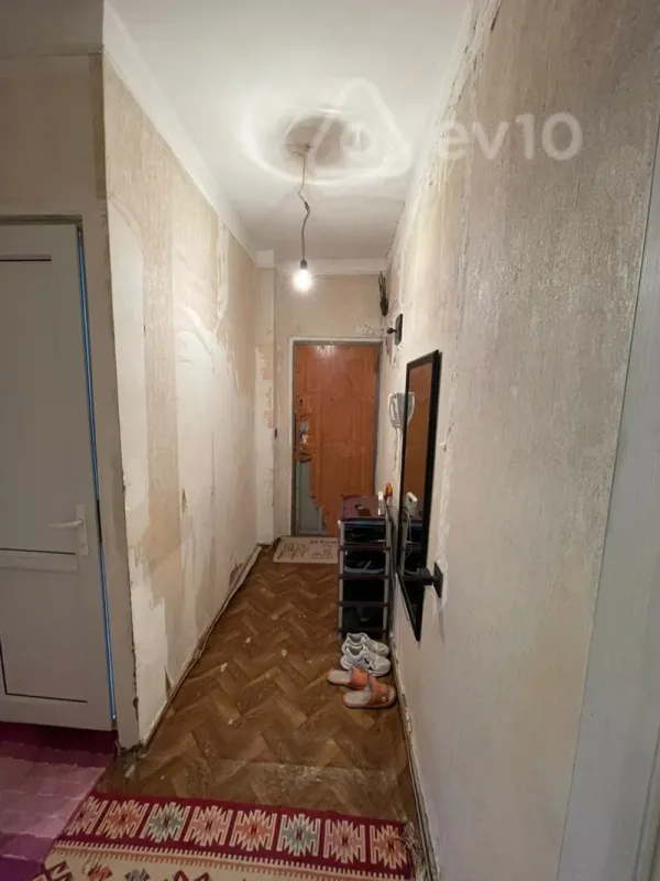 Satılır 1 otaqlı köhnə tikili 45 m²