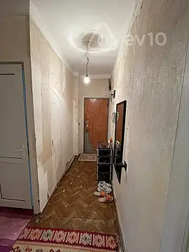 Satılır 1 otaqlı köhnə tikili 45 m²