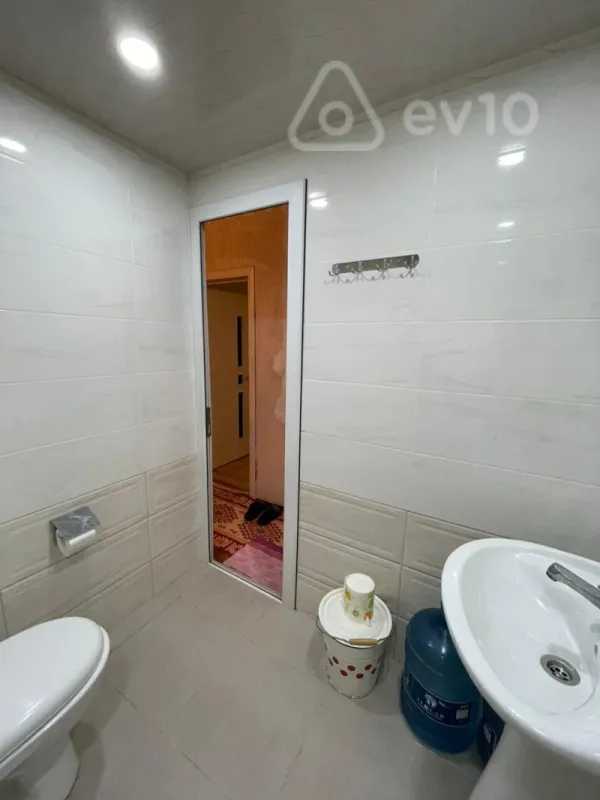 Satılır 1 otaqlı köhnə tikili 45 m²