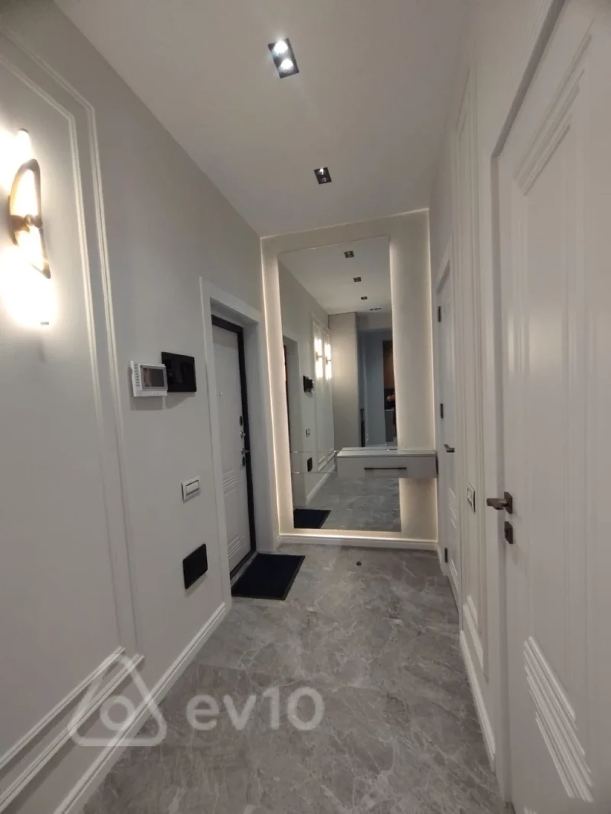 Satılır 2 otaqlı yeni tikili 80 m²