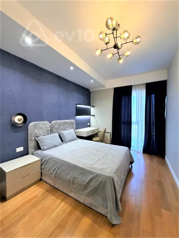 Kirayə verilir 4 otaqlı yeni tikili 250 m²