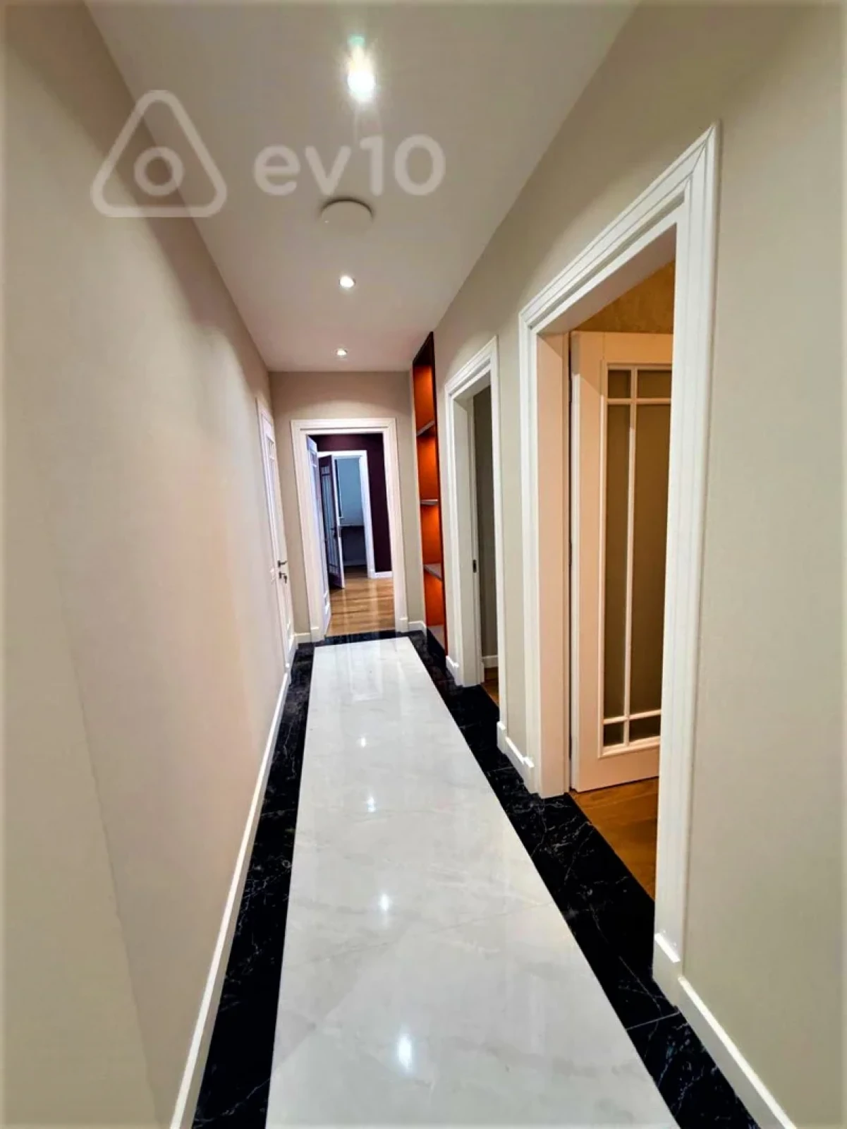 Kirayə verilir 4 otaqlı yeni tikili 250 m²