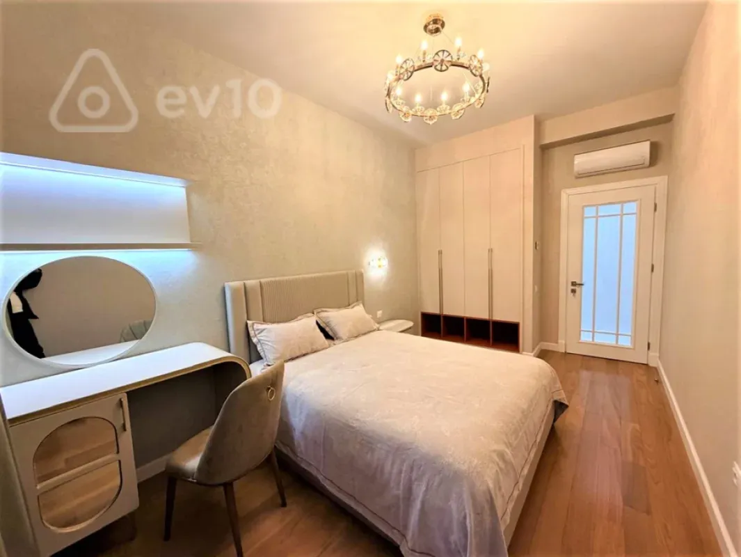 Kirayə verilir 4 otaqlı yeni tikili 250 m²