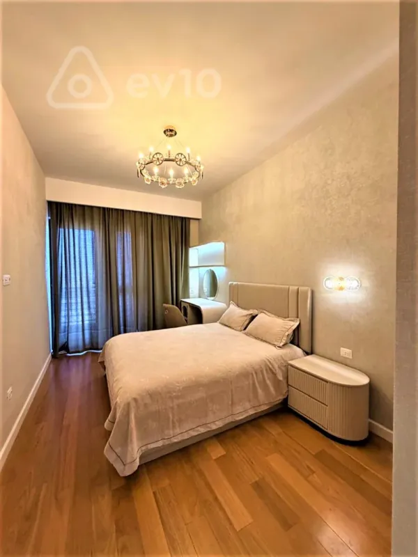 Kirayə verilir 4 otaqlı yeni tikili 250 m²