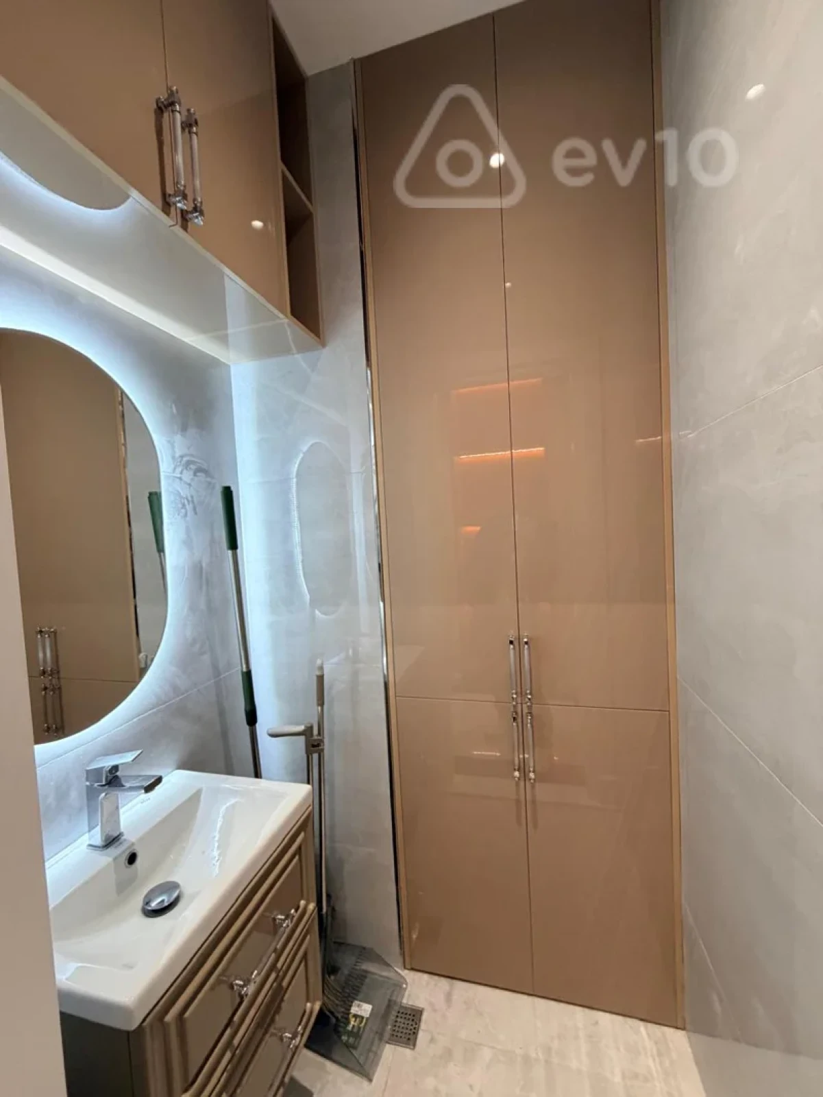 Kirayə verilir 4 otaqlı yeni tikili 250 m²