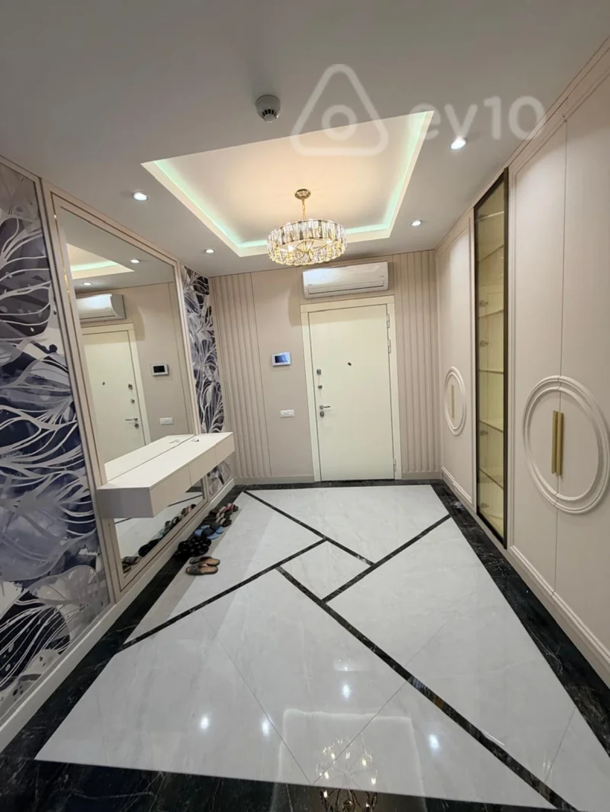 Kirayə verilir 4 otaqlı yeni tikili 250 m²