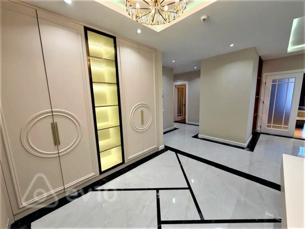 Kirayə verilir 4 otaqlı yeni tikili 250 m²
