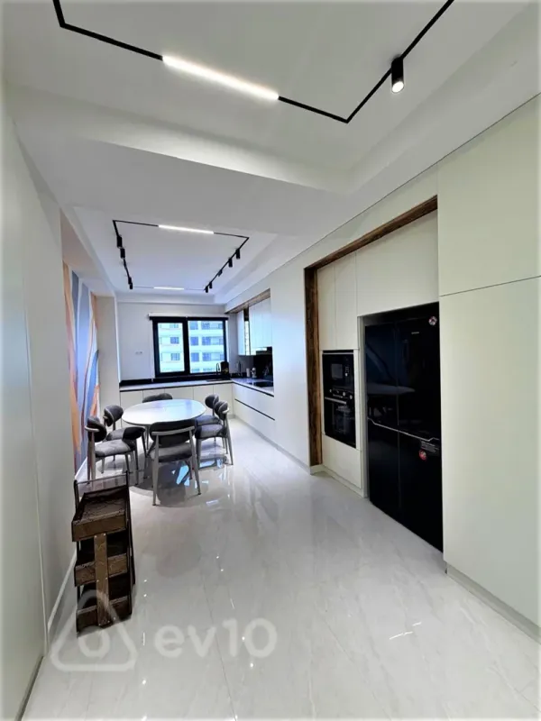 Kirayə verilir 4 otaqlı yeni tikili 250 m²