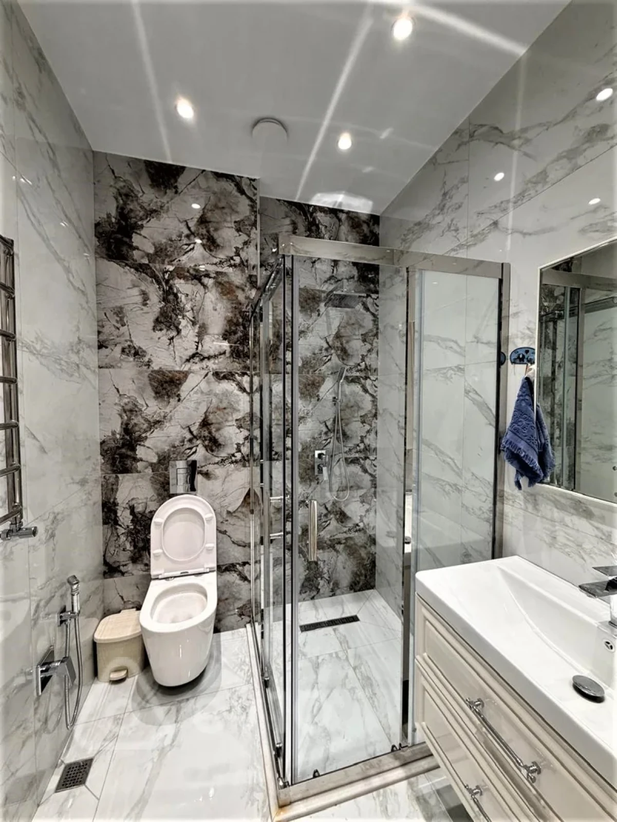 Kirayə verilir 4 otaqlı yeni tikili 250 m²