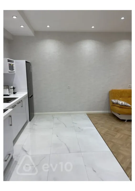 Kirayə verilir 2 otaqlı yeni tikili 70 m²