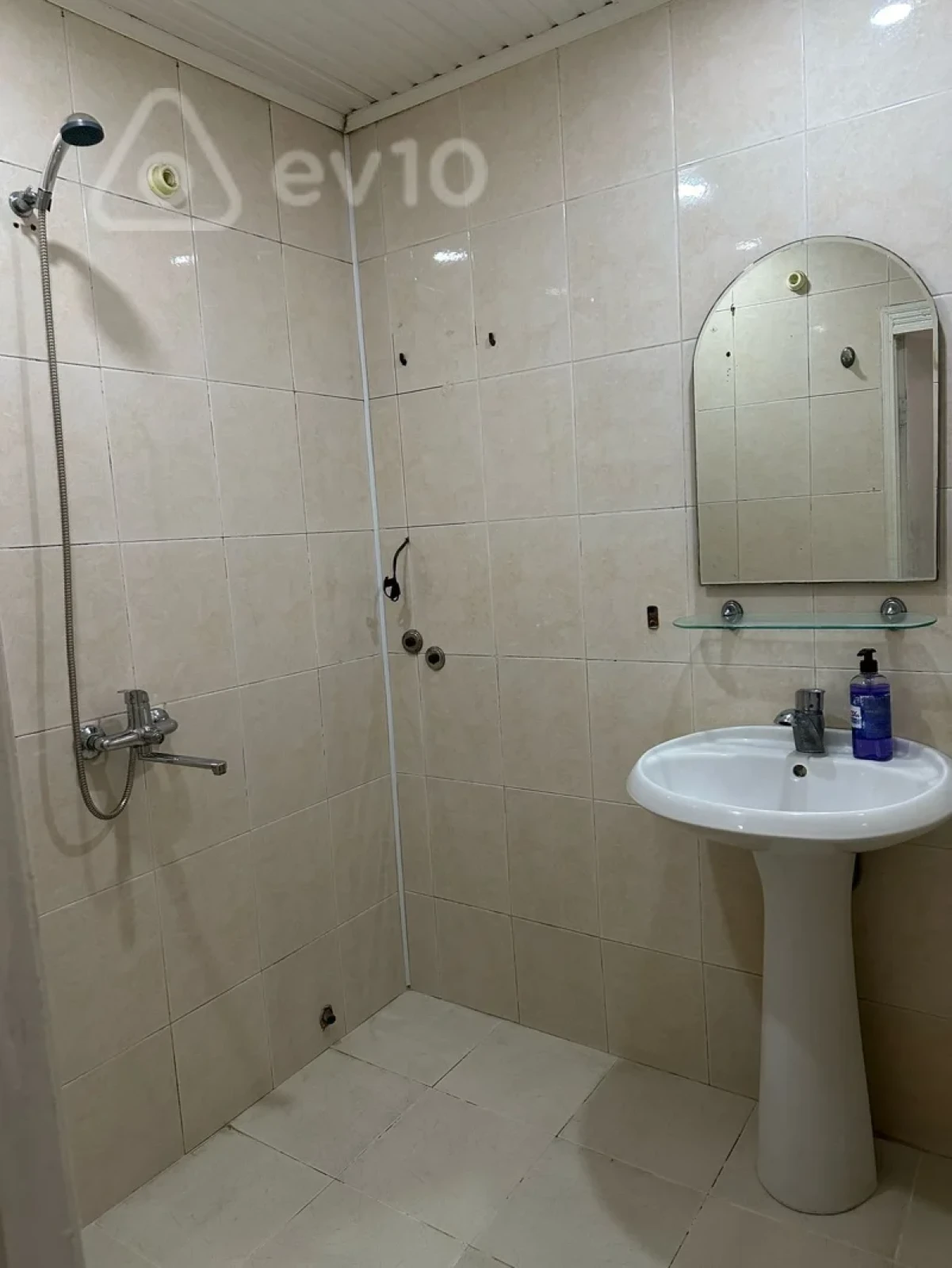 Kirayə verilir 2 otaqlı yeni tikili 70 m²