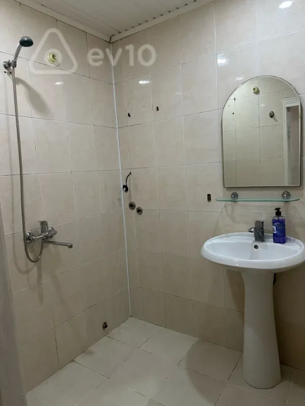 Kirayə verilir 2 otaqlı yeni tikili 70 m²