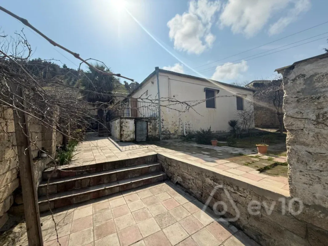 Satılır 4 otaqlı həyət evi 110 m²