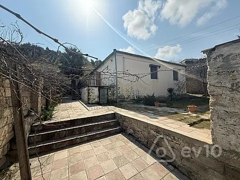 Satılır 4 otaqlı həyət evi 110 m²