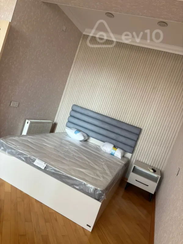 Kirayə verilir 2 otaqlı yeni tikili 75 m²