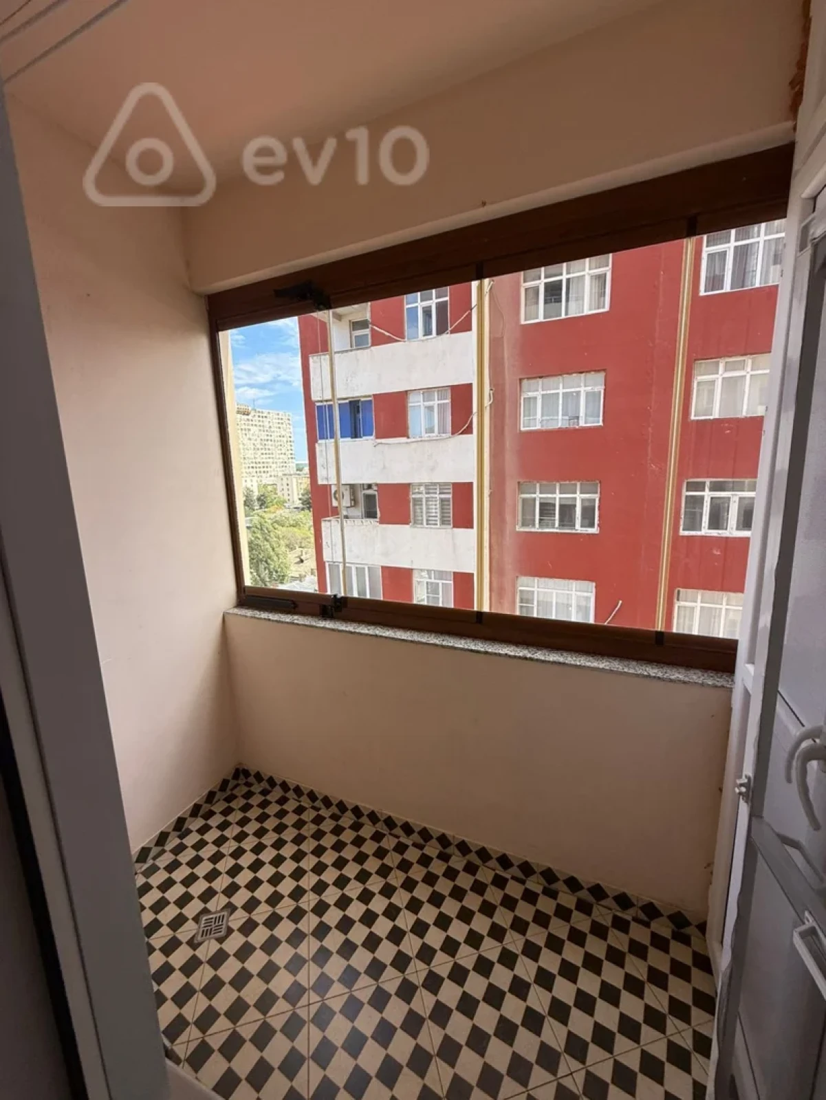 Kirayə verilir 2 otaqlı yeni tikili 75 m²