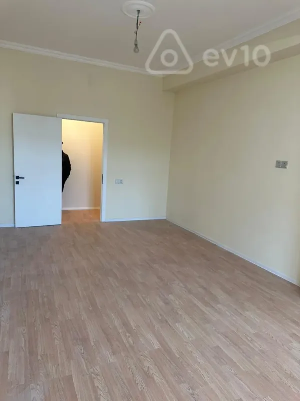 Satılır 4 otaqlı yeni tikili 130 m²