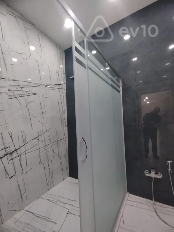 Satılır 3 otaqlı yeni tikili 132 m²