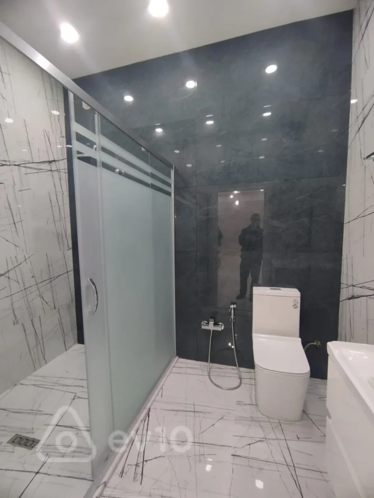 Satılır 3 otaqlı yeni tikili 132 m²