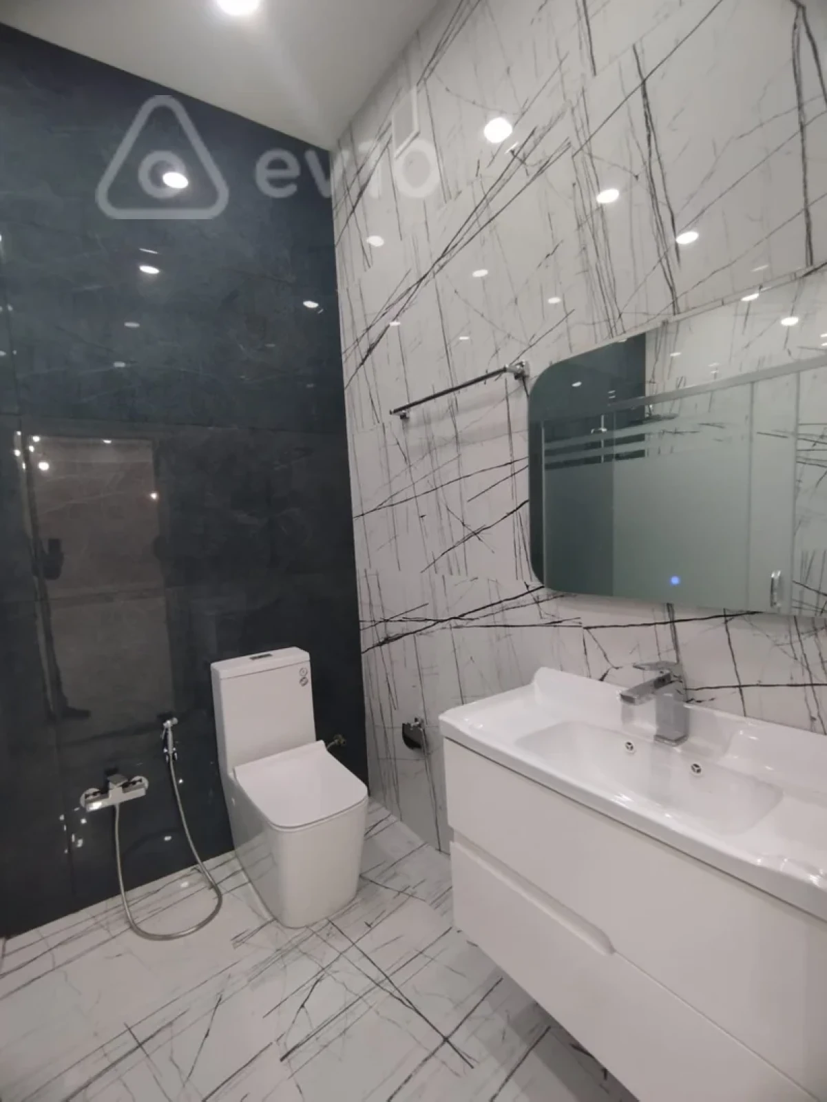 Satılır 3 otaqlı yeni tikili 132 m²