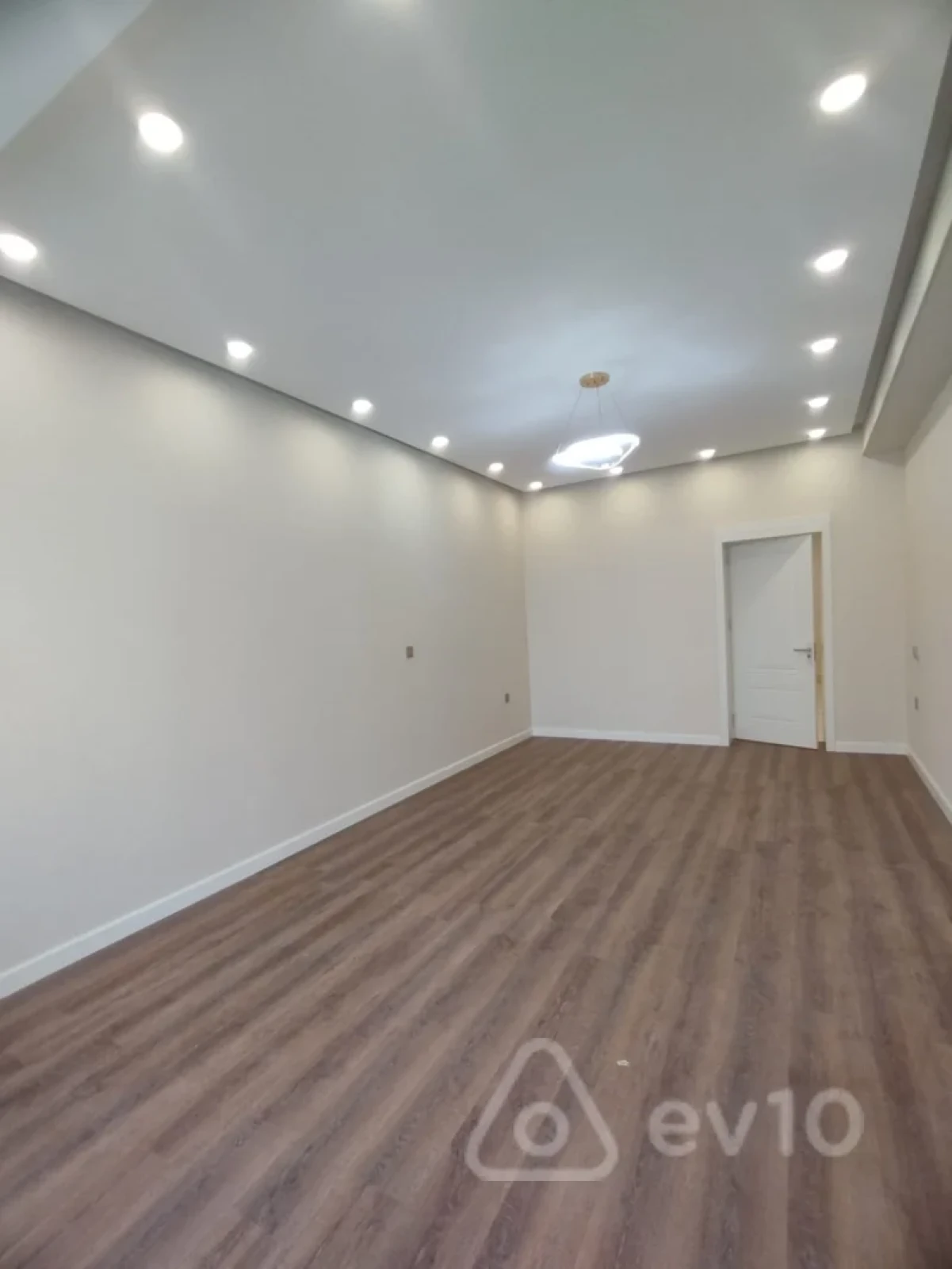Satılır 3 otaqlı yeni tikili 132 m²