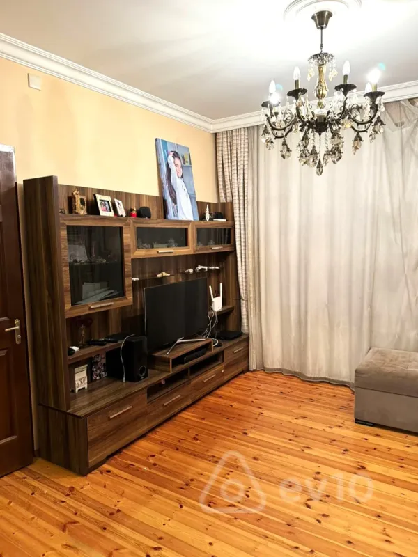 Kirayə verilir 2 otaqlı köhnə tikili 65 m²