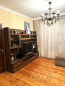 Kirayə verilir 2 otaqlı köhnə tikili 65 m²