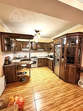 Kirayə verilir 2 otaqlı köhnə tikili 65 m²
