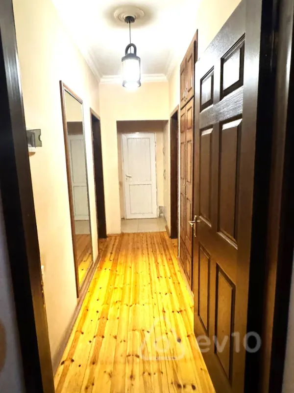 Kirayə verilir 2 otaqlı köhnə tikili 65 m²