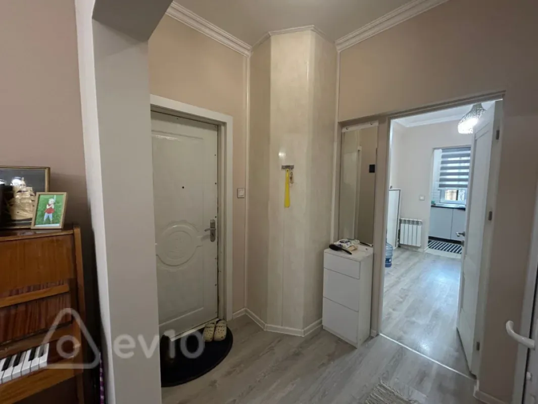 Satılır 2 otaqlı köhnə tikili 45 m²