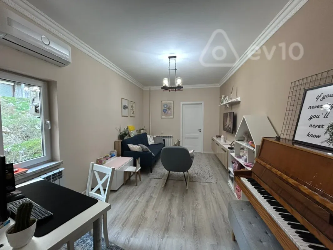 Satılır 2 otaqlı köhnə tikili 45 m²