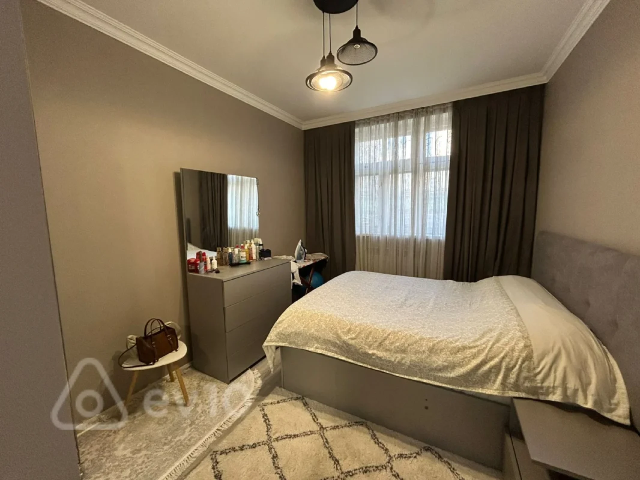 Satılır 2 otaqlı köhnə tikili 45 m²