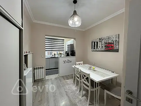 Satılır 2 otaqlı köhnə tikili 45 m²